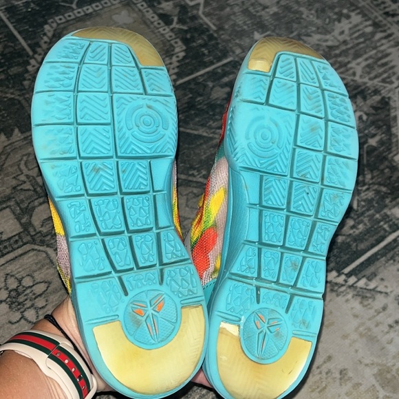 Nike Kids Kobe Venice Beach Multicolor Sneakers with Yellow Laces size 1.5 Y - Picture 9 of 9